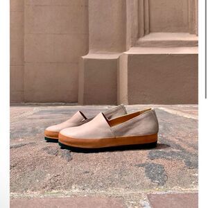 COCLICO GENETIAN FLAT
LIMESTONE NUBUCK
Size 38.5